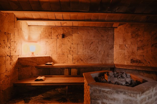 Salzsauna der Medi Therme Bochum mit entspannender Salz- und Saunaatmosphäre